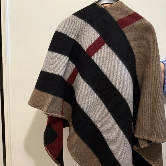 Burberry Burgundy and Black Wool Poncho - Picture 3 of 8
